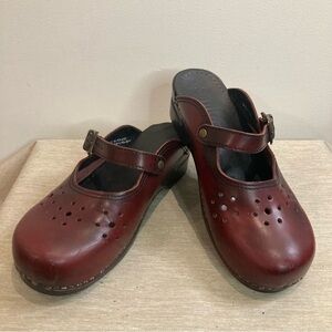SANITA Sz 41 Professional Slip On Leather Perforated Toe Cap Comfort Clog Mules